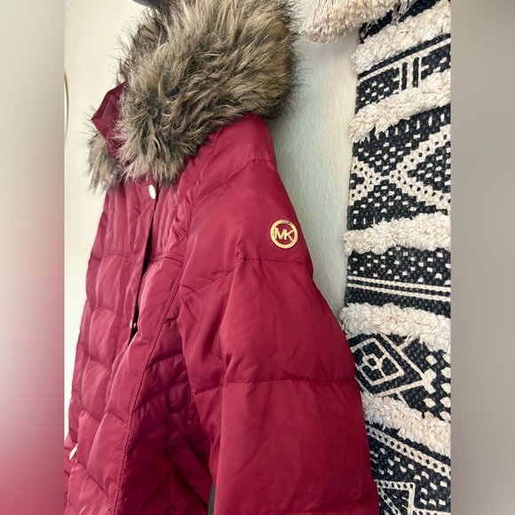 MK down parka very stylish and functional for colder weather - Picture 3 of 10